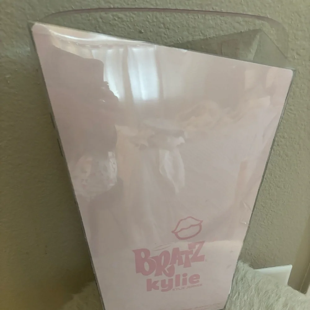 NIB MGA Bratz X Kylie Bratz Doll - Picture 4 of 6